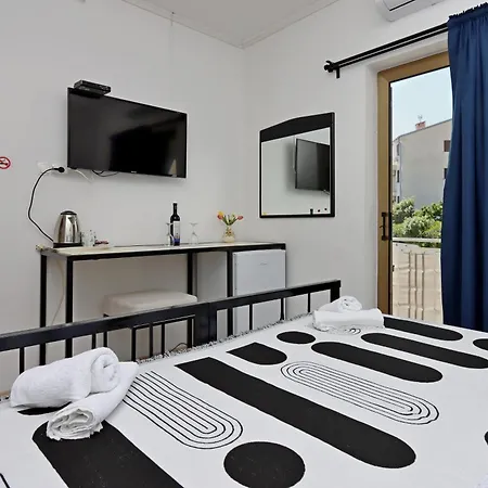 With A Parking Space - 21509 Penzion