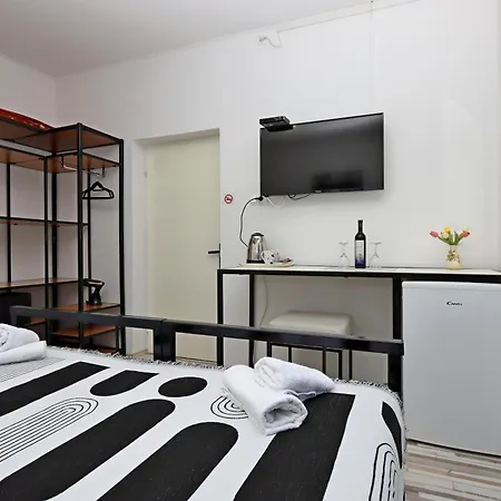 With A Parking Space - 21509 Penzion