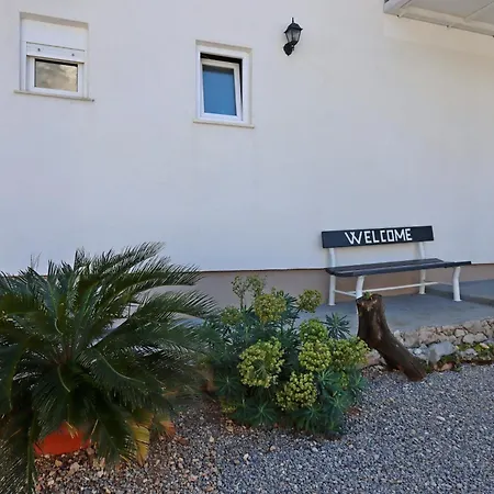 בית הארחה With A Parking Space - 21509