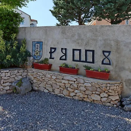With A Parking Space - 21509 נובי ווינודולסקי