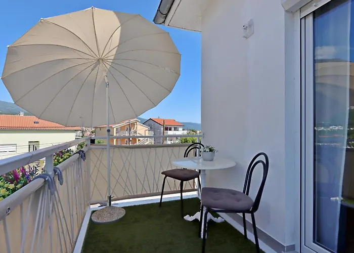 With A Parking Space - 21509 Novi Vinodolski